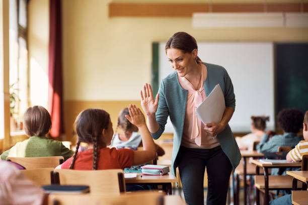 Nakamura Study Japan - Mengajar Bahasa Inggris di Jepang Setelah Sekolah Bahasa Jepang: Karier Menjanjikan yang Layak Dikejar?